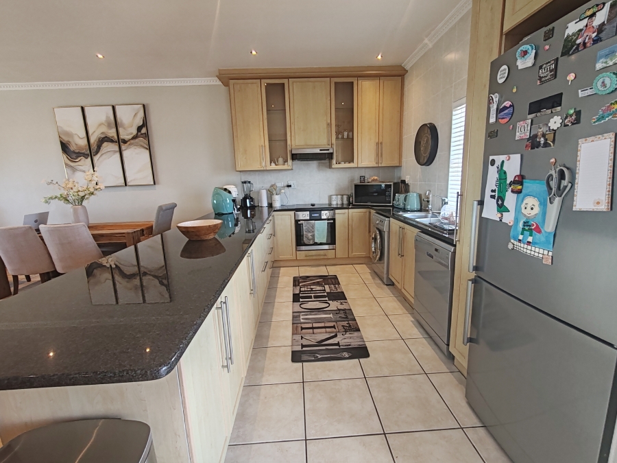 To Let 2 Bedroom Property for Rent in Big Bay Western Cape